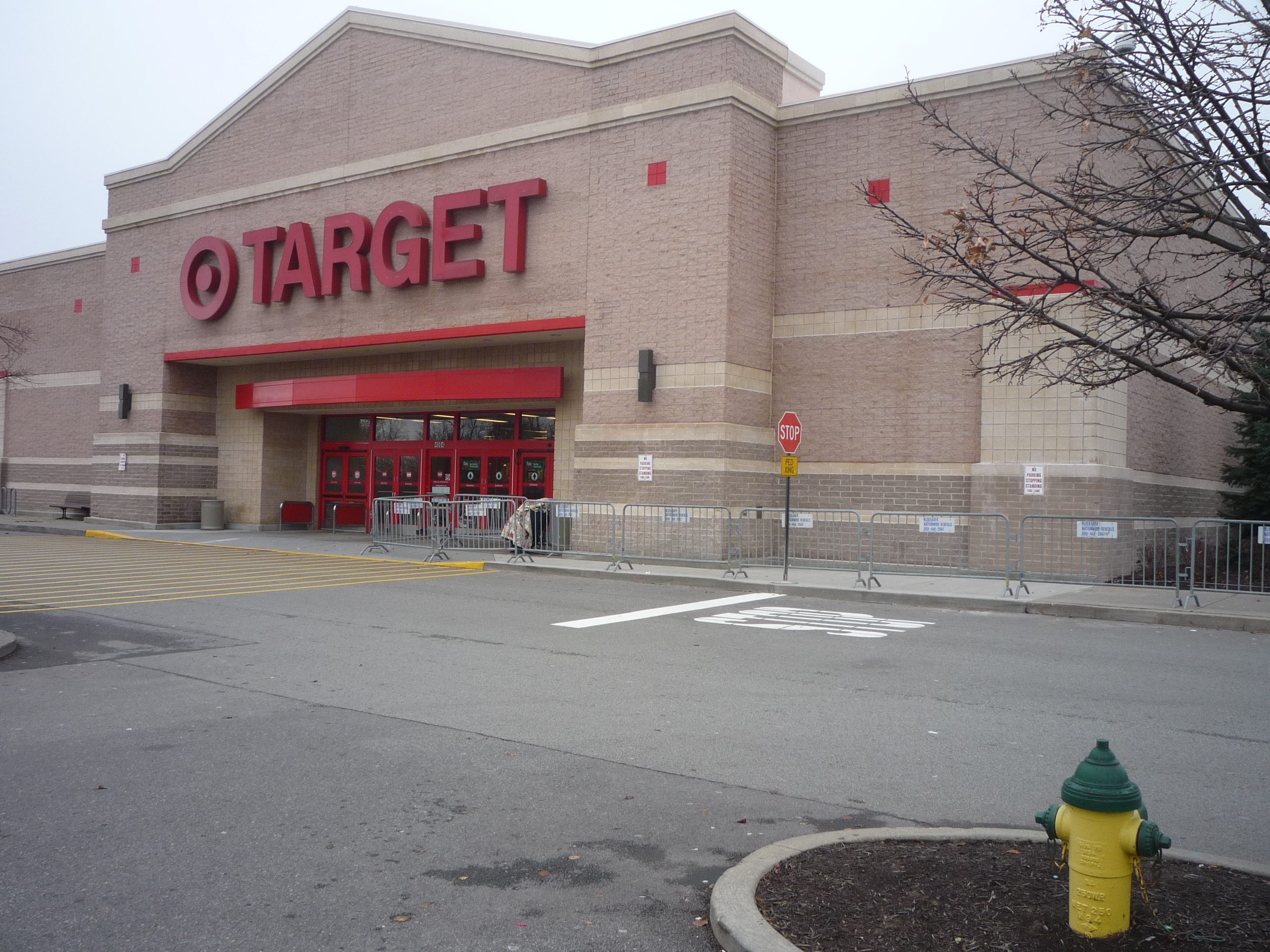Barriers & Stanchion Rentals To Target Stores For Black Friday